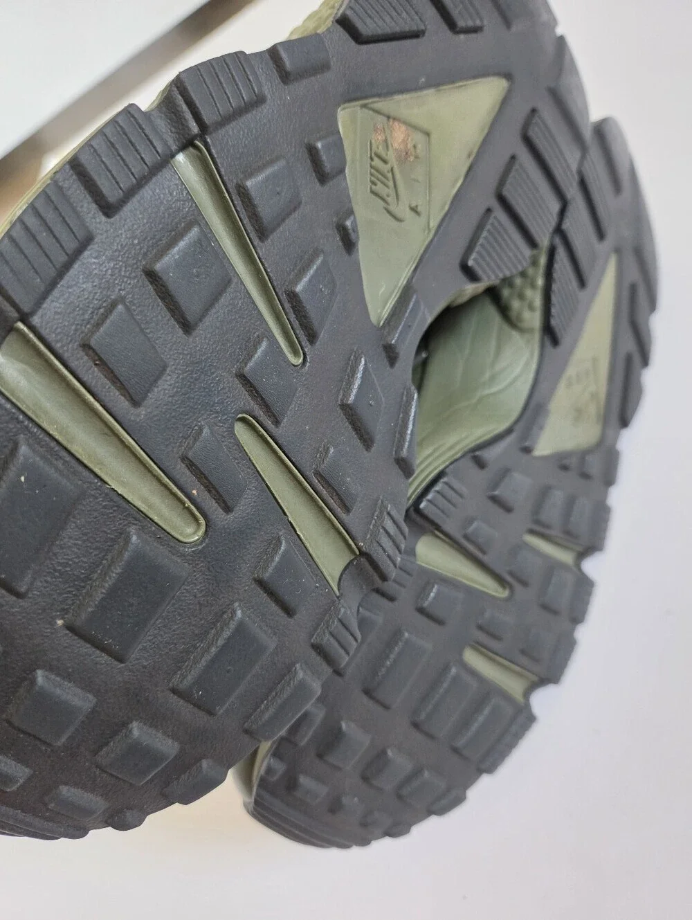 Nike Air Huarache Army olive cargo Green Size 9